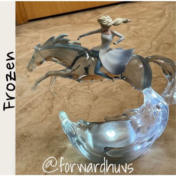 Retired Disney’s Frozen 2 Elsa & The Water Spirit Night Light Battery Powered - Picture 5 of 7